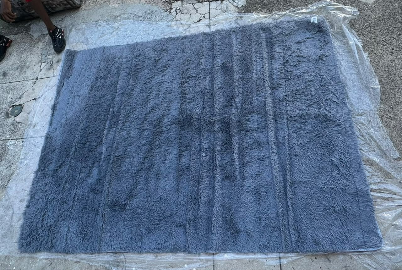 Alfombra gris oscuro, foto real
