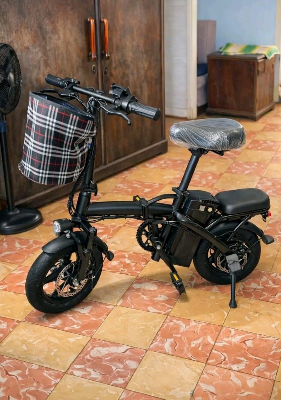 Bicicleta eléctrica plegable con asiento trasero